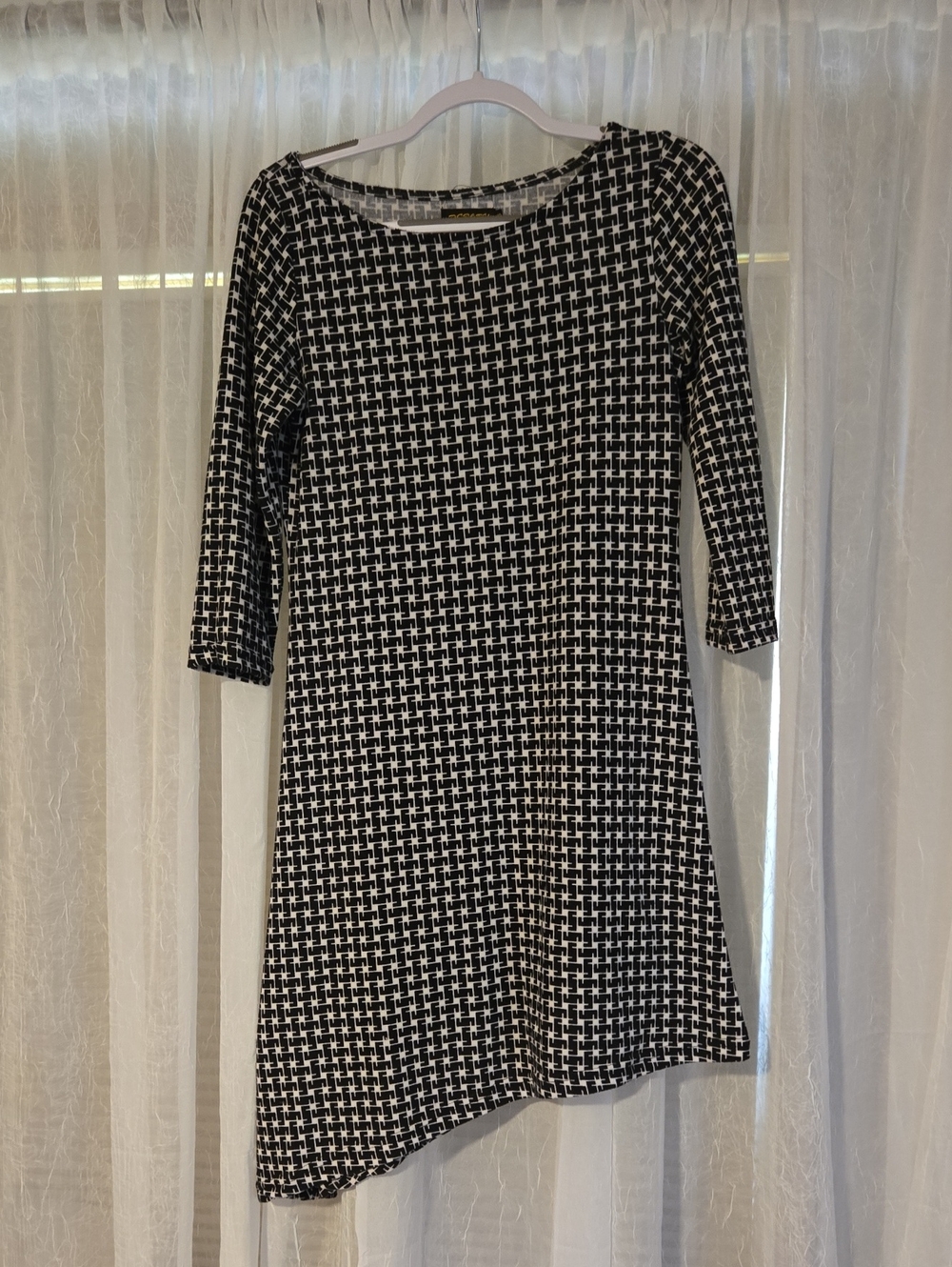 Reborn Black and White Geometric Long-Sleeve Dress